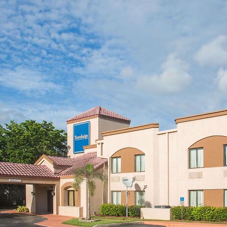 Travelodge By Wyndham Fort Myers Airport מראה חיצוני תמונה