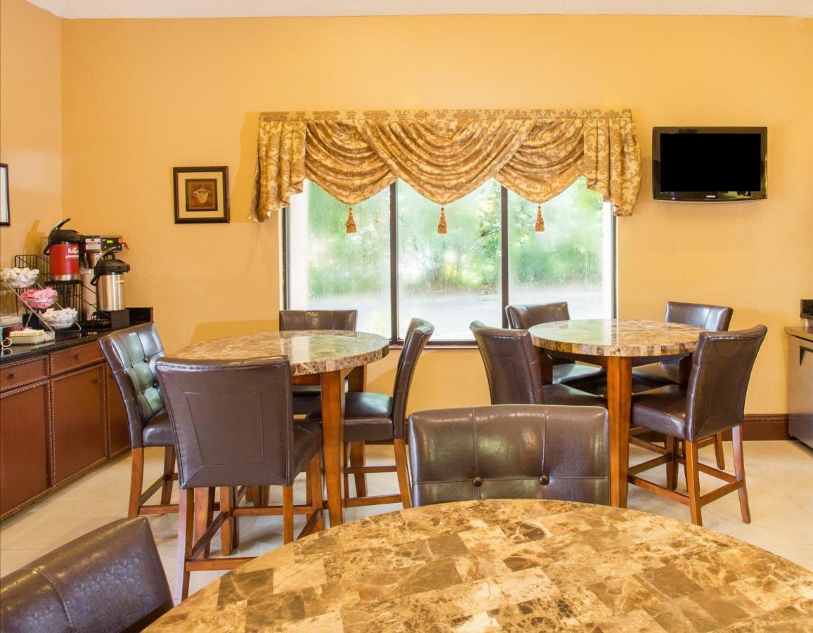 Travelodge By Wyndham Fort Myers Airport מראה חיצוני תמונה