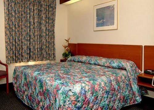 Travelodge By Wyndham Fort Myers Airport מראה חיצוני תמונה
