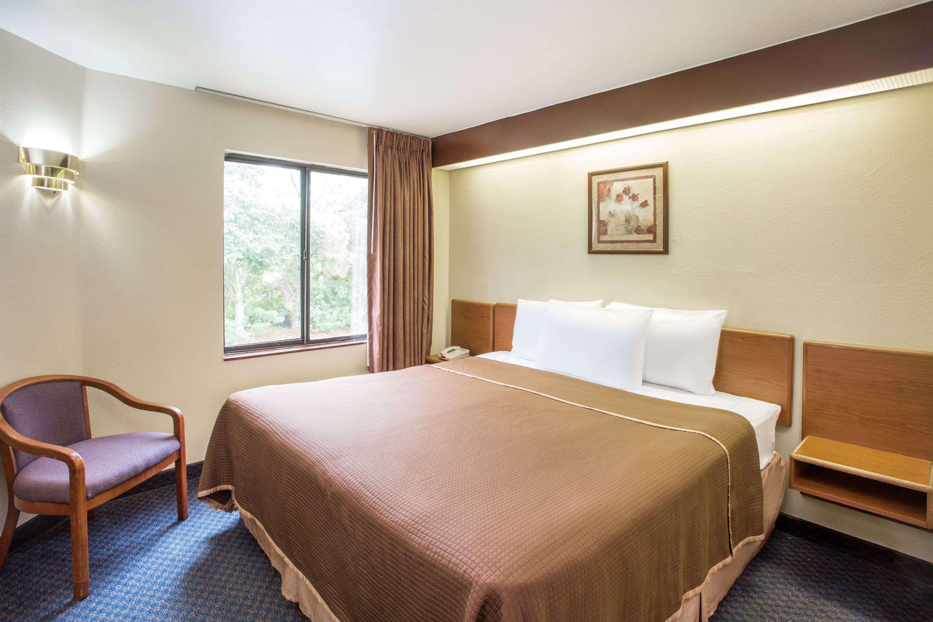 Travelodge By Wyndham Fort Myers Airport מראה חיצוני תמונה