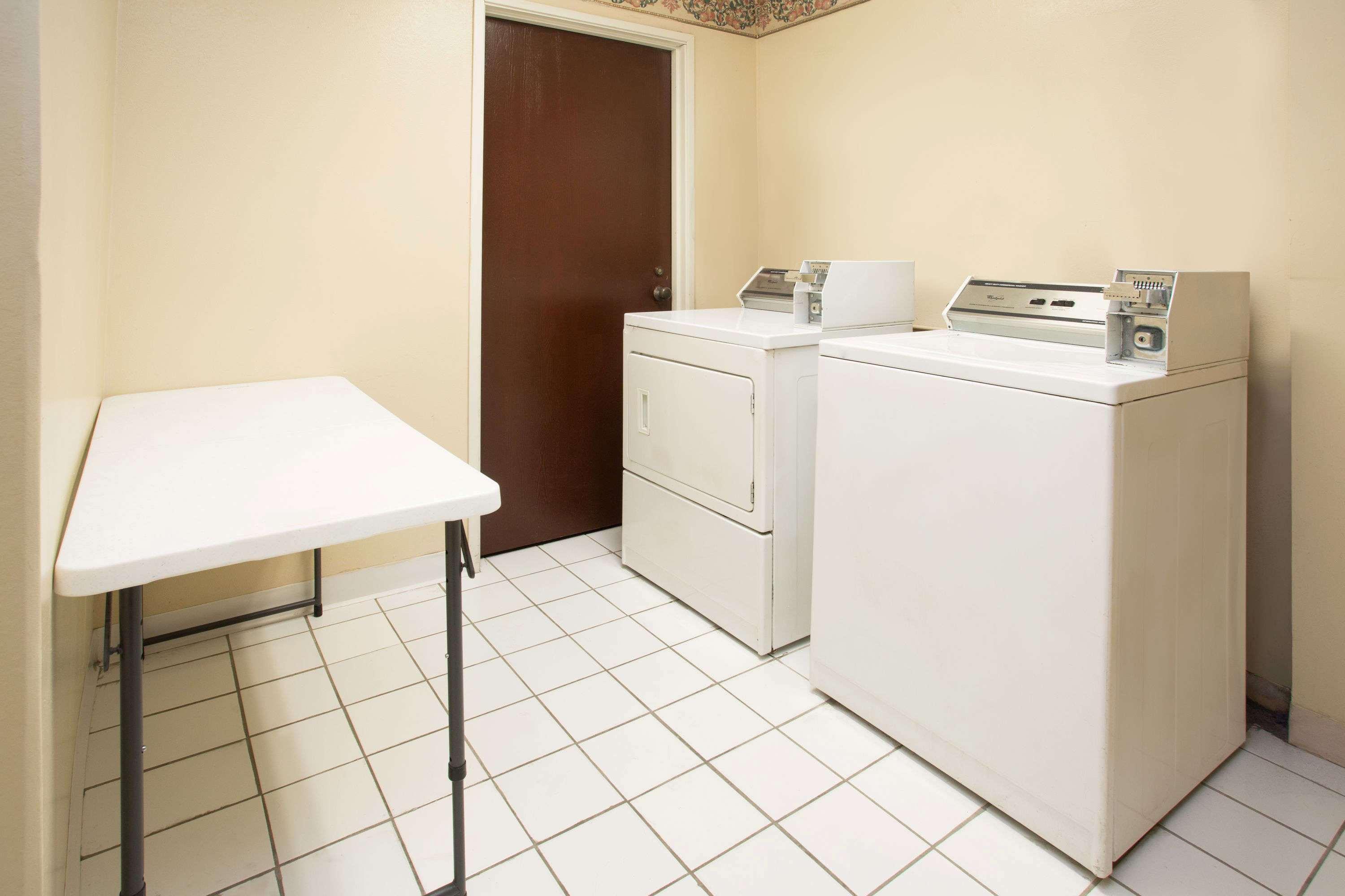 Travelodge By Wyndham Fort Myers Airport מראה חיצוני תמונה