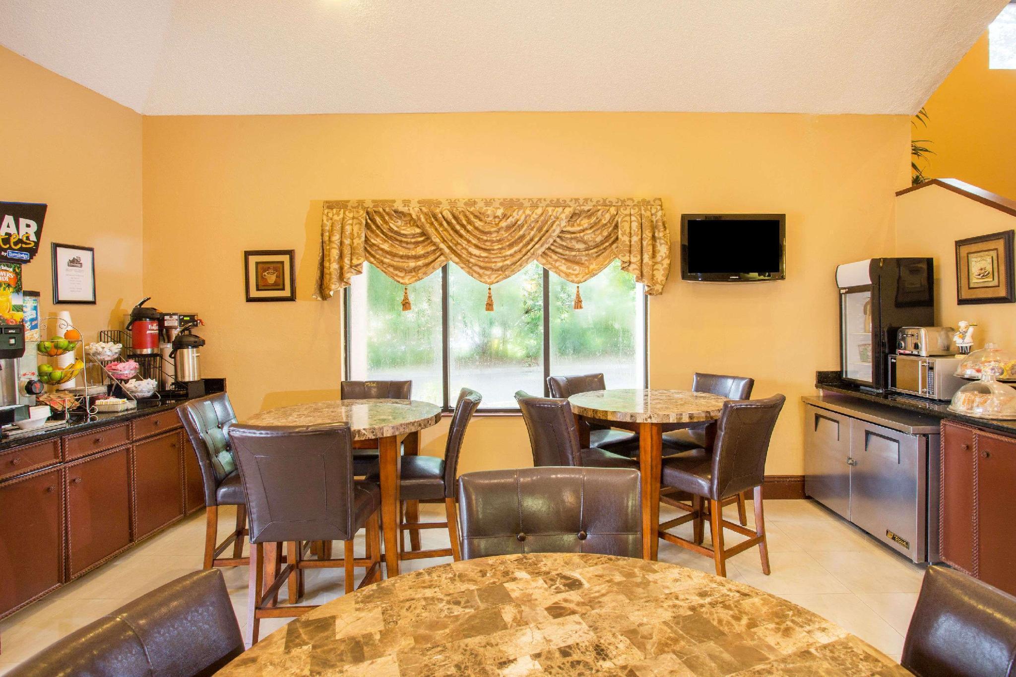 Travelodge By Wyndham Fort Myers Airport מראה חיצוני תמונה