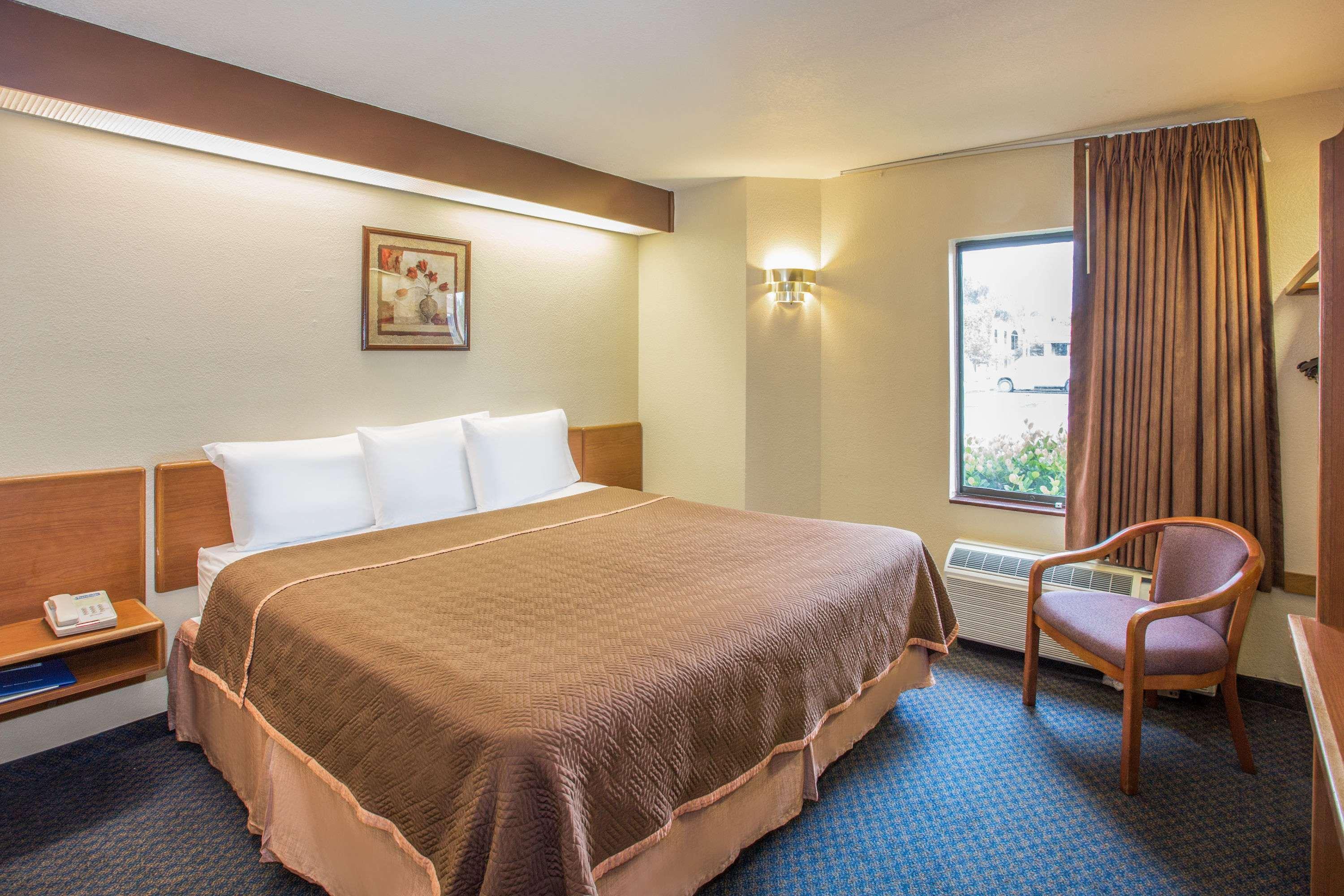 Travelodge By Wyndham Fort Myers Airport מראה חיצוני תמונה