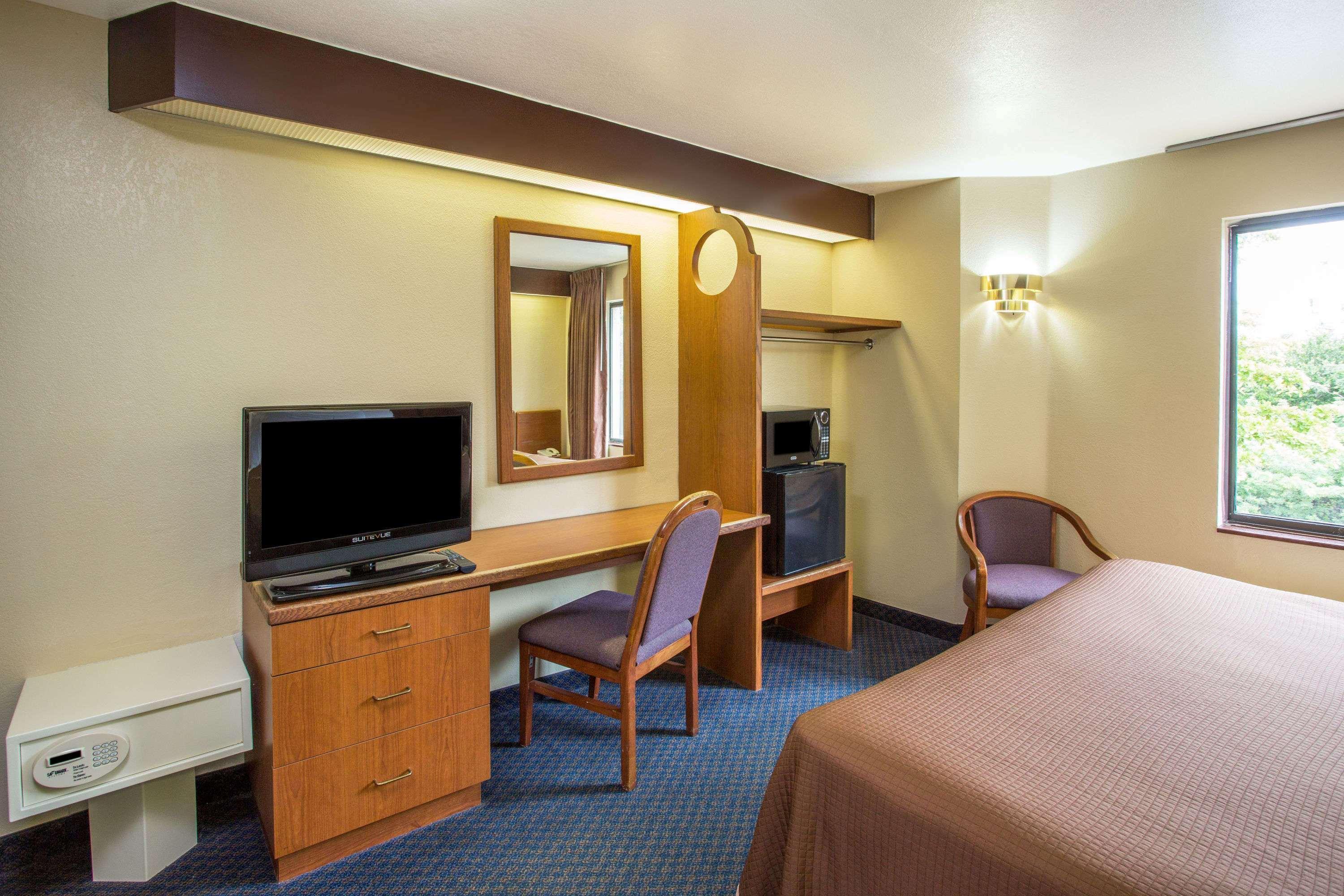 Travelodge By Wyndham Fort Myers Airport מראה חיצוני תמונה