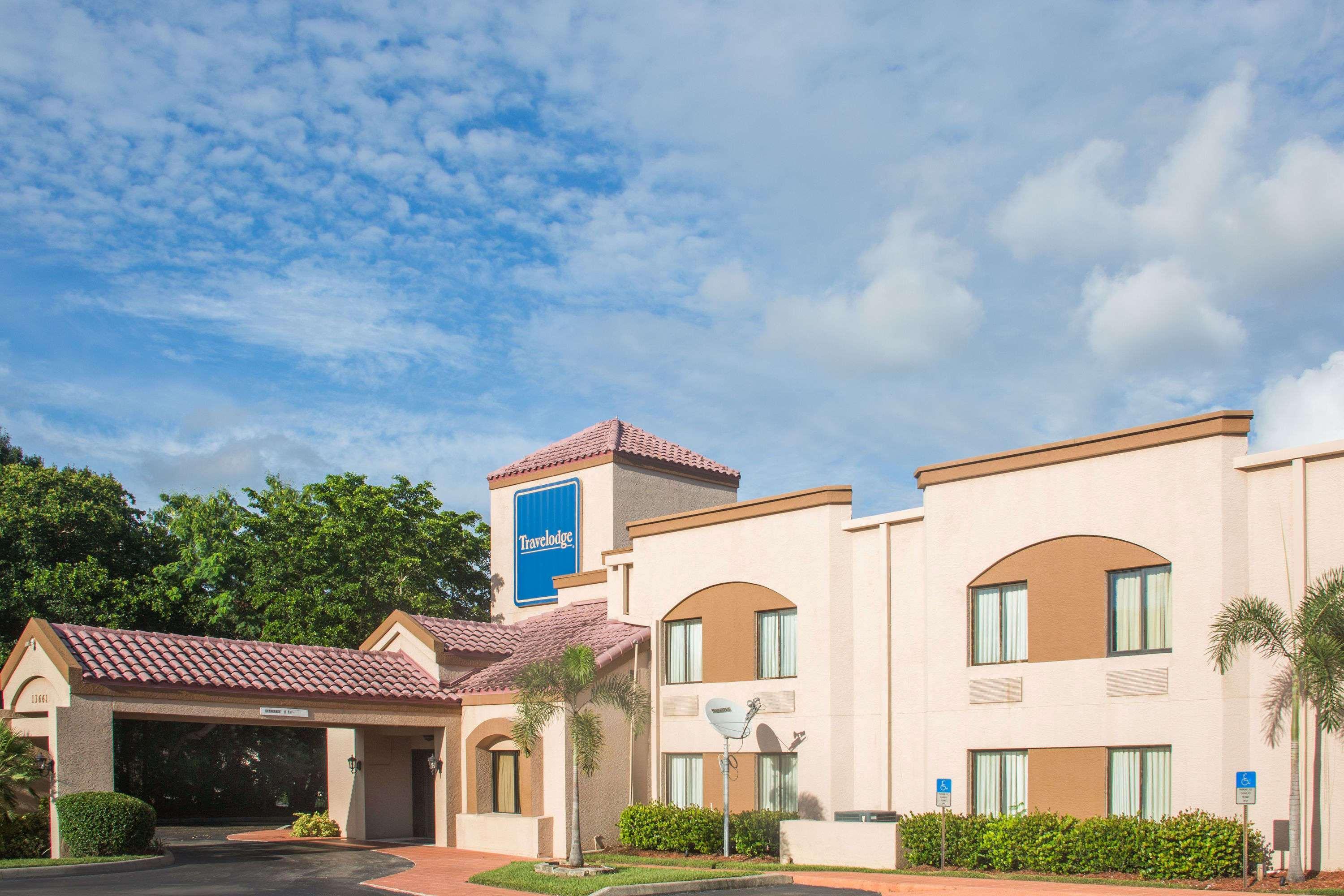 Travelodge By Wyndham Fort Myers Airport מראה חיצוני תמונה
