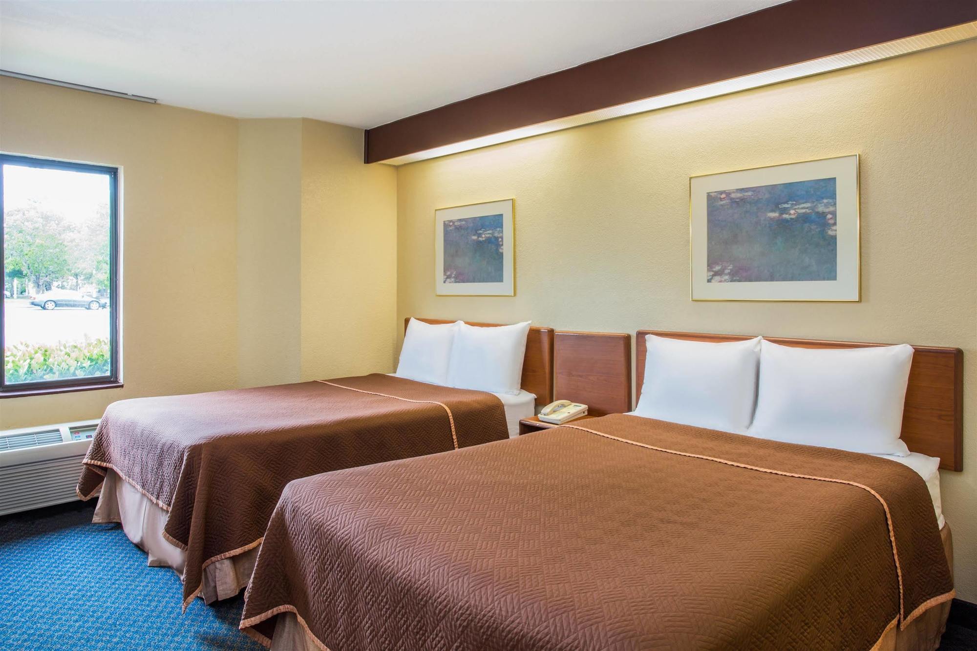 Travelodge By Wyndham Fort Myers Airport מראה חיצוני תמונה