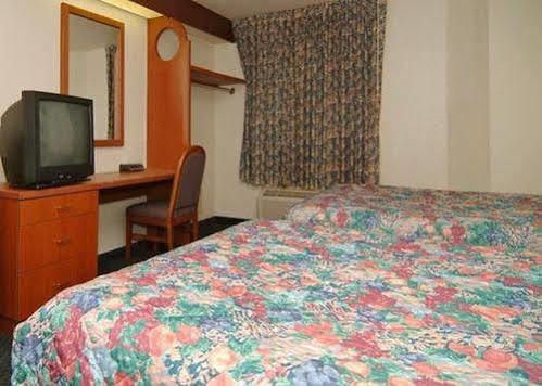 Travelodge By Wyndham Fort Myers Airport חדר תמונה
